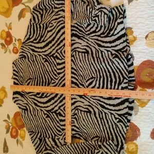 Ellen Tracy women medium long sleeve black and gray animal print top